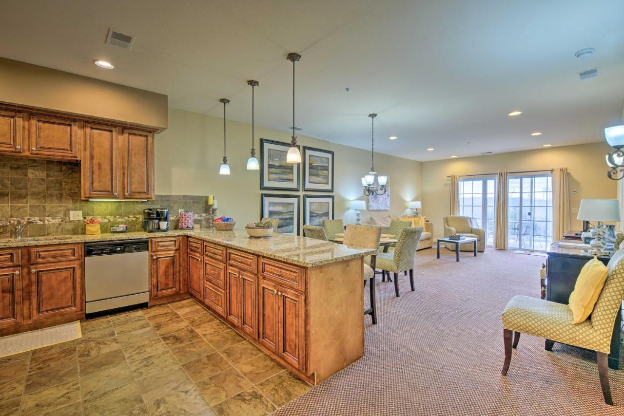 Inviting Branson Condo With Outdoor Dining Area Eksteriør billede